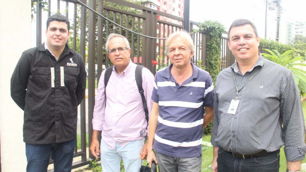 Diretor Comercial da Ranger SMS Augusto Santos, junto aos fiscais do Ministério do Trabalho.